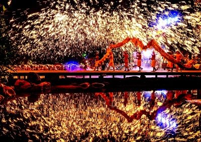 赏秋色 品文化 逛小城 “加长版”假期再掀文旅热潮 赏秋色 品文化 逛小城 “加长版”假期再掀文旅热潮