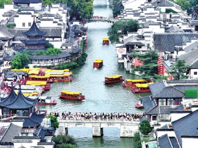 赏秋色 品文化 逛小城 “加长版”假期再掀文旅热潮 赏秋色 品文化 逛小城 “加长版”假期再掀文旅热潮